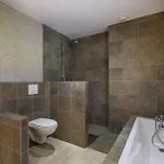 Contemporaine Avec Piscine A 8 Pers