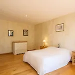 Contemporaine Avec Piscine A 8 Pers