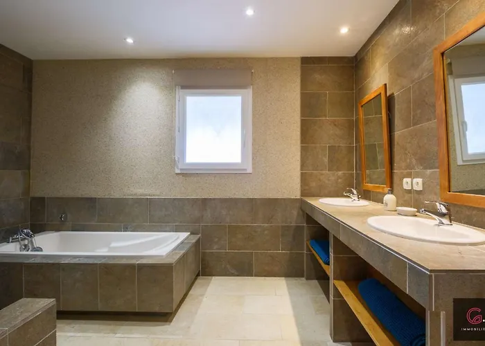 Villa Contemporaine Avec Piscine à 8 Pers